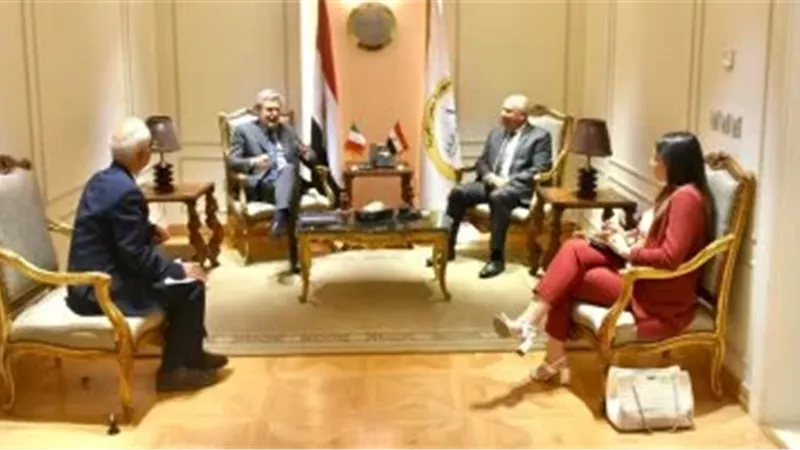 وزير النقل يبحث مع السفير الإيطالي مشروع تسيير وافتتاح خط سريع