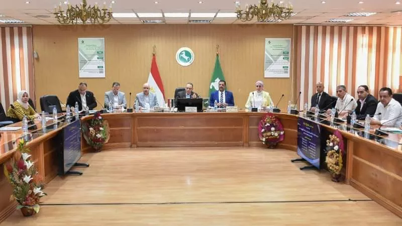 محافظ الشرقية يستعرض مشاكل المواطنين