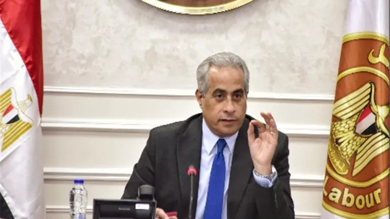 وزير العمل يُلقي كلمة في مؤتمر