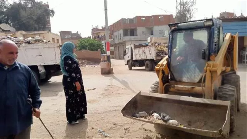 حملات نظافة وجولات ميدانية لنواب القرى فى دسوق