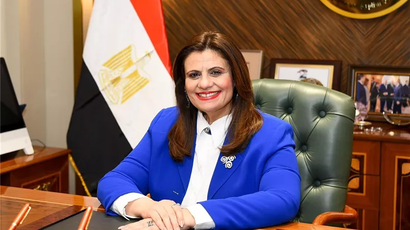 ضوابط السفر للفتيات المصريات بقوانين العمل بالدول العربية..الهجرة تكشف