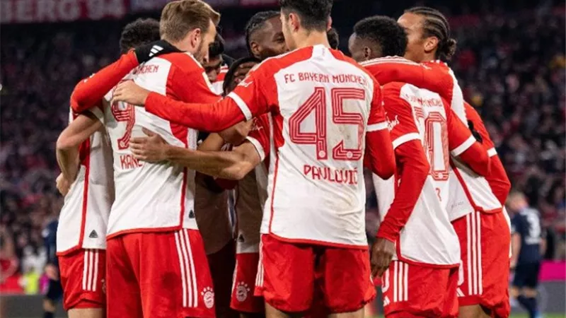 بايرن ميونخ يفاوض مدرب بالدوري الإنجليزي لخلافة توخيل