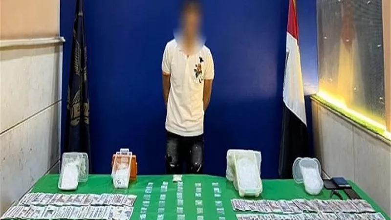 عامل ينصب على المواطنين ببيانات بطاقة الدفع الإلكتروني