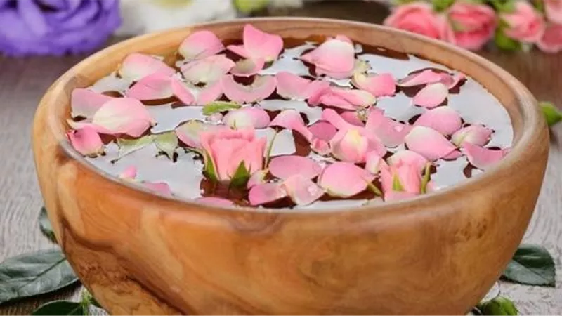 الاختلاف بين ماء الورد وماء الزهر..تعرف عليه