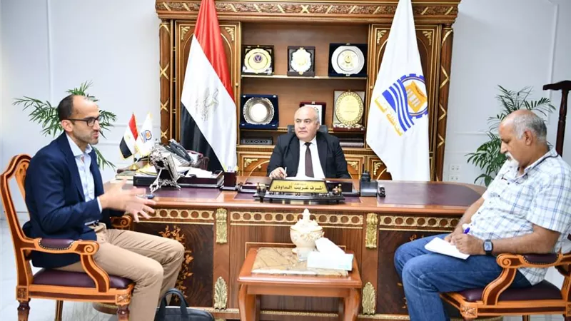 محافظ قنا يبحث إنشاء شركة مساهمة لإدارة منظومة المخلفات
