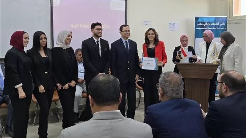 أسباب تكريم وزارة التعليم العالى لطلاب جامعة حلوان الأهلية.. صور