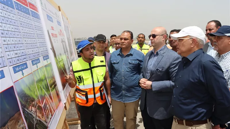 محافظ بني سويف ورئيس هيئة الطرق يتفقدان مشروع محور الفشن