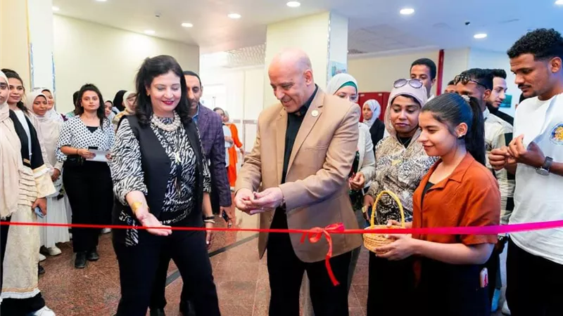 افتتاح مشروع تخرج طباعة منسوجات بكلية التربية النوعية جامعة أسوان