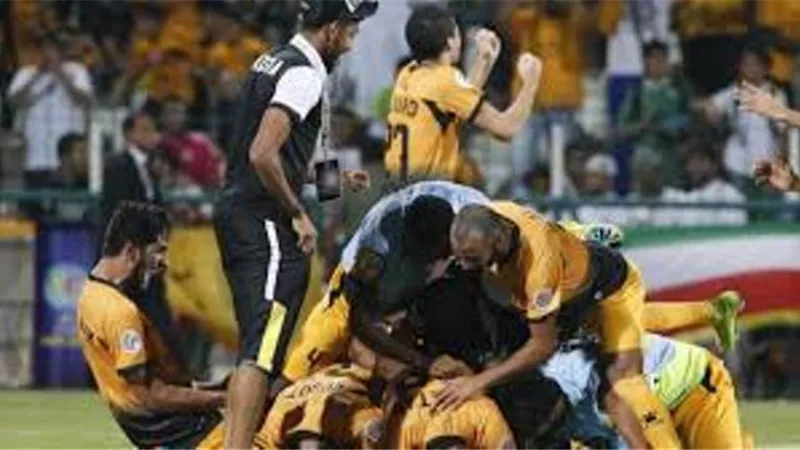 القادسية يفوز على السالمية بهدف نظيف ويتوج بلقب كأس أمير الكويت
