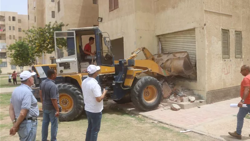 وزير الإسكان يُصدر قراراً بإزالة مخالفات بناء بالساحل الشمالي