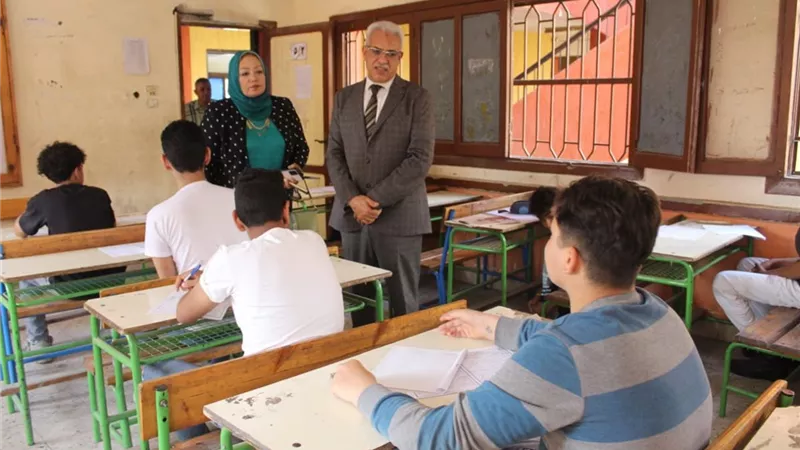 مدير تعليم القاهرة يتابع ختام امتحانات الشهادة الإعدادية