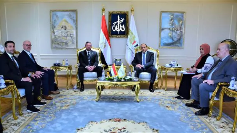 وزير الطيران المدنى يلتقي وفد إدارة أمن النقل الأمريكية(TSA) بالعاصمة الإدارية