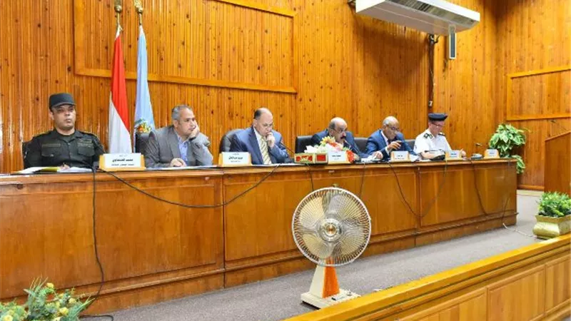 محافظ أسيوط يترأس جلسة المجلس التنفيذي للمحافظة لشهر مايو