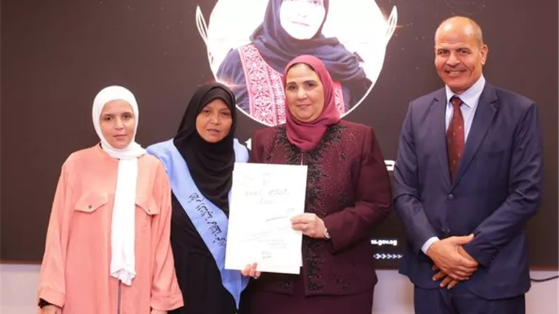 وسام الكمال ومكافأة مالية للأم المثالية بالإسماعيلية