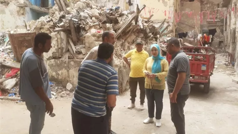 حى الجمرك يعيد فتح الطريق بشارع الكيال