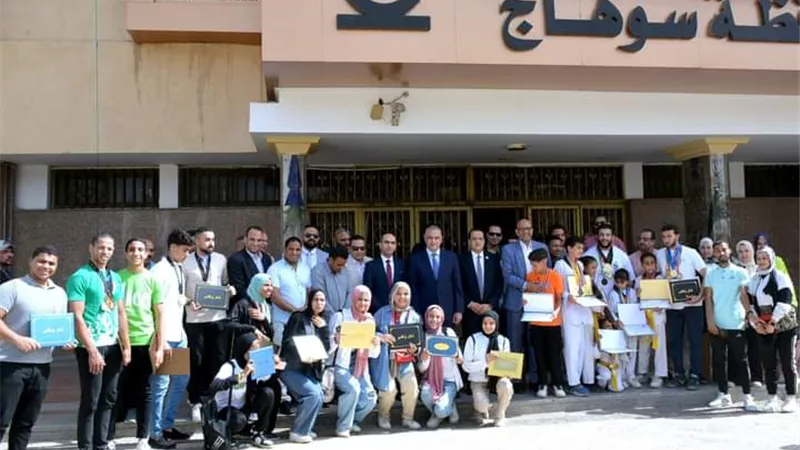 محافظ سوهاج يكرم 37 لاعبا من أبناء سوهاج الحاصلين على ميداليات