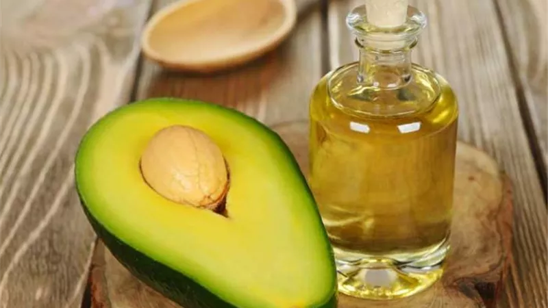 علاج الأكزيما والصدفية .. أبرز فوائد زيت الأفوكادو للبشرة