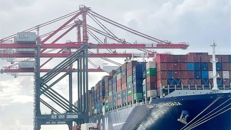 5.9 مليون طن حجم تداول البضائع بميناء الاسكندرية فى ابريل
