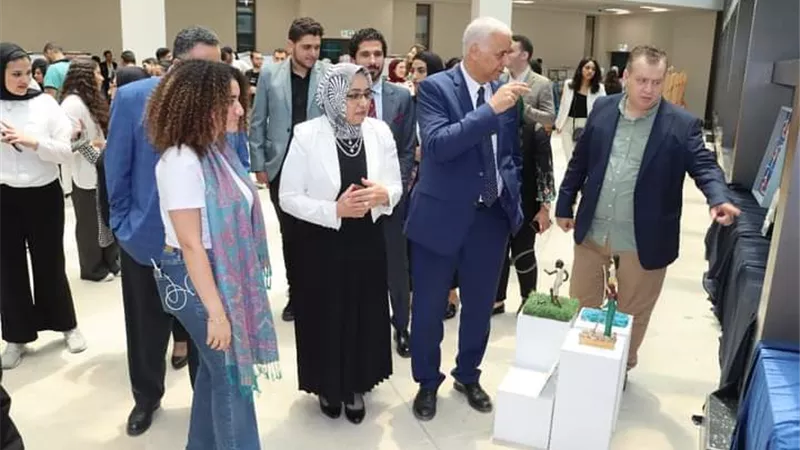 جامعة العلمين تفتتح معرض الفنون والتصميم والأنشطة اللاصفية 