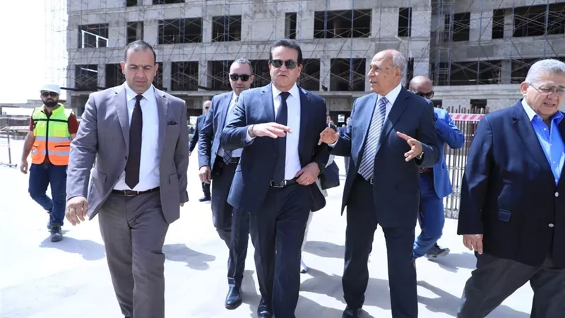 وزير الصحة يتفقد المدينة الطبية بمدينة بدر 