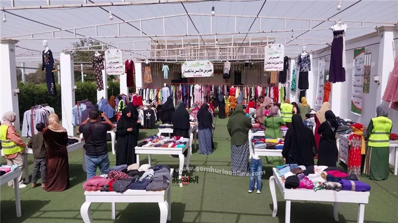 معرض ملابس جديدة للأسر الاولى بالرعاية في قرى الشهداء
