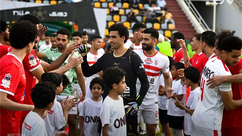 ممر شرفي من لاعبي مودرن فيوتشر للزمالك بعد التتويج بالكونفدرالية