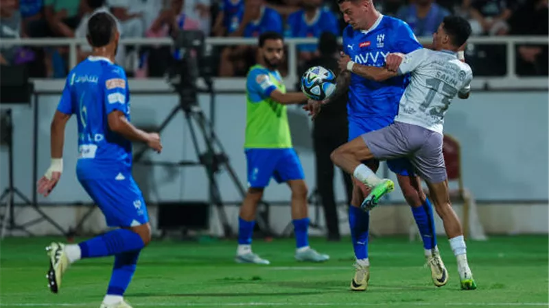 الهلال يهزم الطائى بثلاثية فى الدورى السعودى