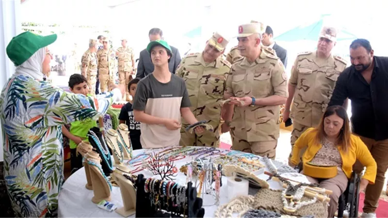الأكاديمية العسكرية المصرية تنظم زيارة لعدد من طلبة الكلية البحرية لمستشفى أهل مصر لعلاج الحروق