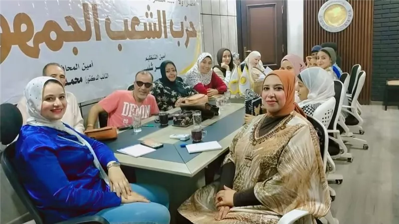 تعيين 300 سيده وفتاه بعد تدريبهم على الحرف اليدوية ببنى سويف