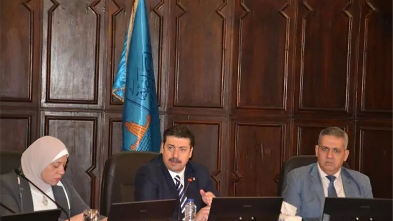 ابو النصر يوجه بضرورة الاستخدام الامثل لموازنة جامعة الإسكندرية