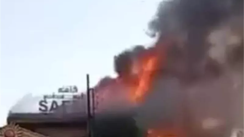 حريق هائل يلتهم قاعة أفراح وقرية سياحية بالدقهلية