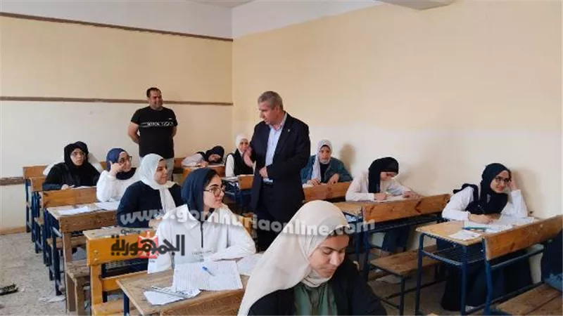 مدير تعليم دمياط يتفقد لجان إمتحانات الدبلومات الفنية