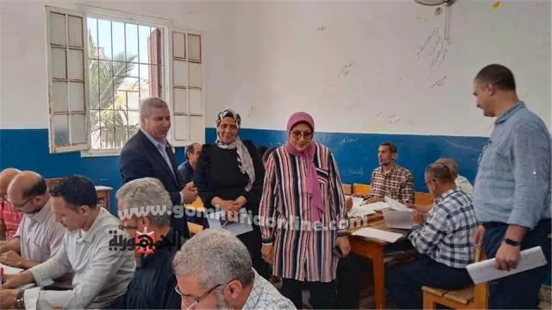 مدير تعليم دمياط يفاجئ مقار تصحيح الشهادة الإعدادية