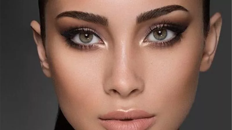 نصائح ذهبية لعيون مرفوعة وواسعة