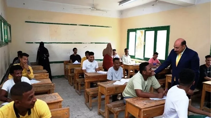 محافظ أسوان يتابع إنطلاق ماراثون إمتحانات الدبلومات الفنية
