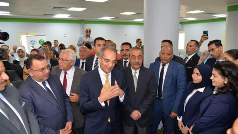 وزير الاتصالات يفتتح تجديدات مكتب بريد الإسماعيلية الرئيسي