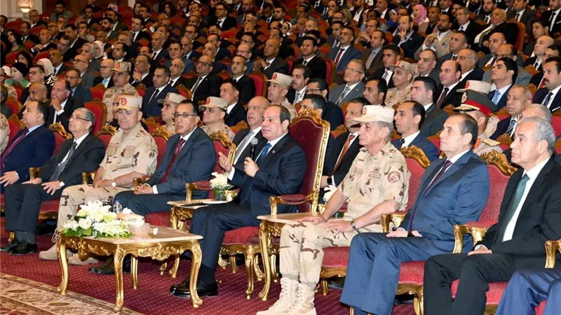 الرئيس السيسى يدعو المستثمرين للمشاركة فى المشروعات الزراعية: المستثمر أشطر مننا