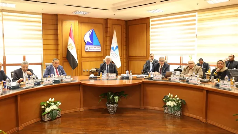 وزير التعليم العالي يوجه بإستعداد الجامعات لامتحانات الترم الثاني