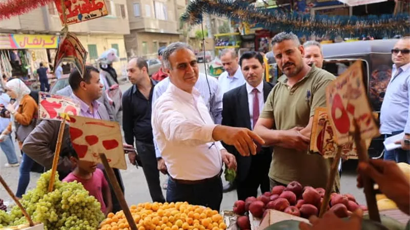 رئيس حماية المستهلك يقود حملات رقابية موسعة بالزيتون وشبرا