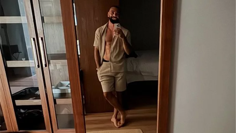 قبل انضمامه لمنتخب مصر.. محمد صلاح يفاجئ متابعيه بقصة شعره