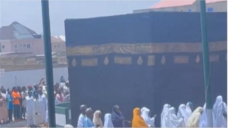 ظهور مجسم للكعبة في دولة إفريقية يثير موجة من الجدل