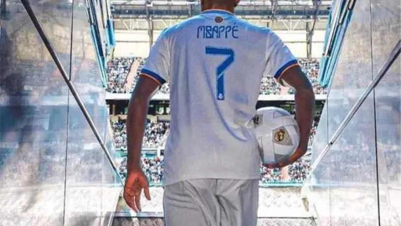 مبابي يكشف رسميا موعد إعلان انضمامه لريال مدريد