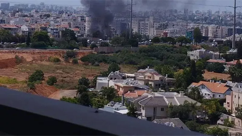 15 انفجارا.. قصف تل أبيب بصواريخ لأول مرة منذ 4 أشهر.. فيديو
