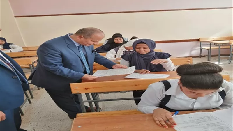 وكيل تعليم الأقصر يتفقد لجان امتحانات الدبلومات الفنية