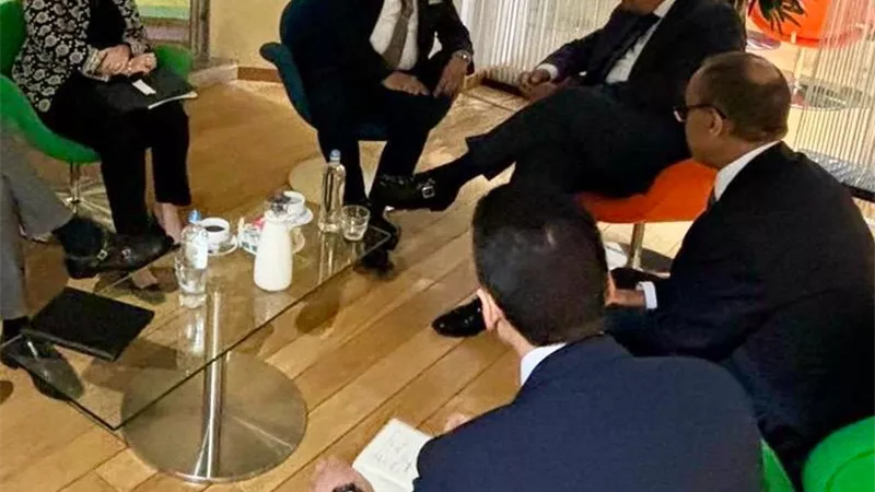 وزير الخارجية يلتقي وزير الدولة البريطاني لشئون الشرق الأوسط في بروكسل