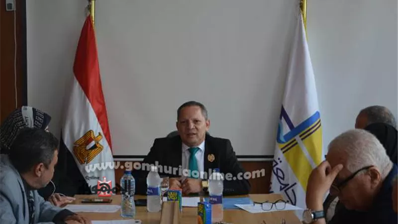 رئيس جامعة دمياط يترأس مجلس كلية الطب