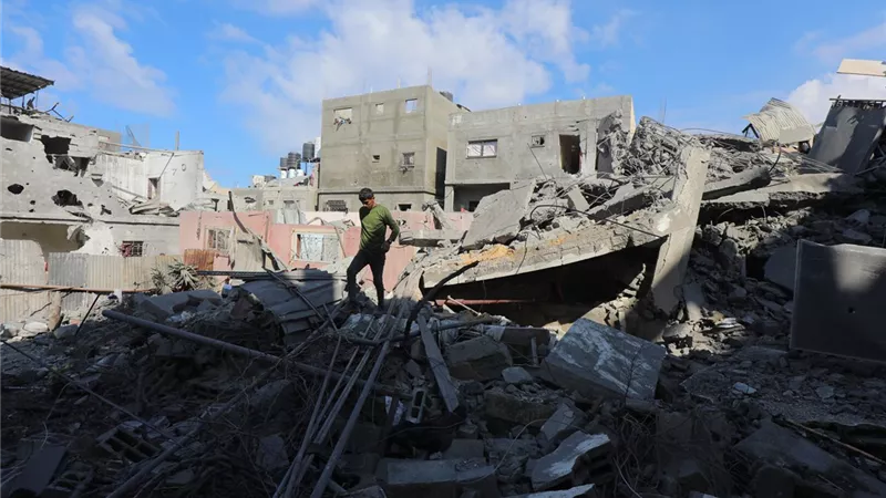 مقتل عشرات الفلسطينين في 