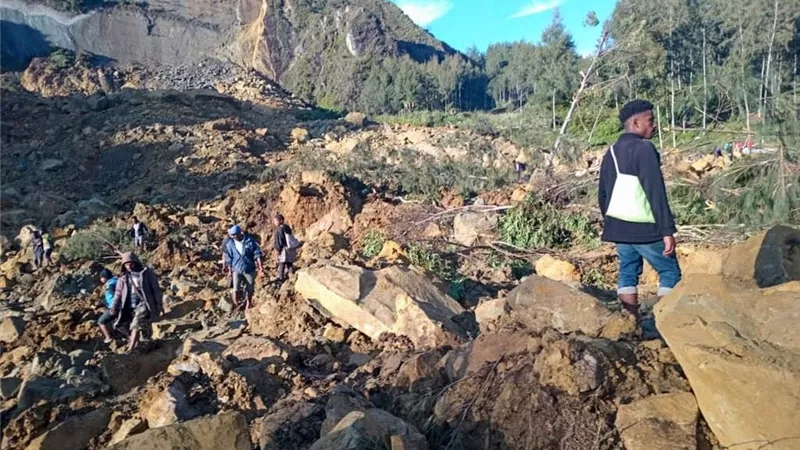 أكثر من ألفي شخص دفنوا أحياءجراء الانهيار الأرضي في بابواغينيا الجديدة