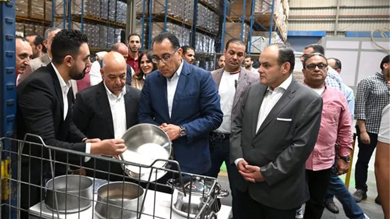 مدبولى: نحرص على زيارة المشروعات الصناعية الرائدة لدعم الصادرات