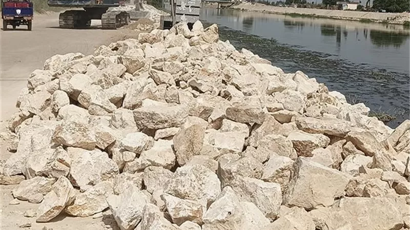 تدبيش وتبطين ترعة النوبارية بنطاق عزب حوش عيسى